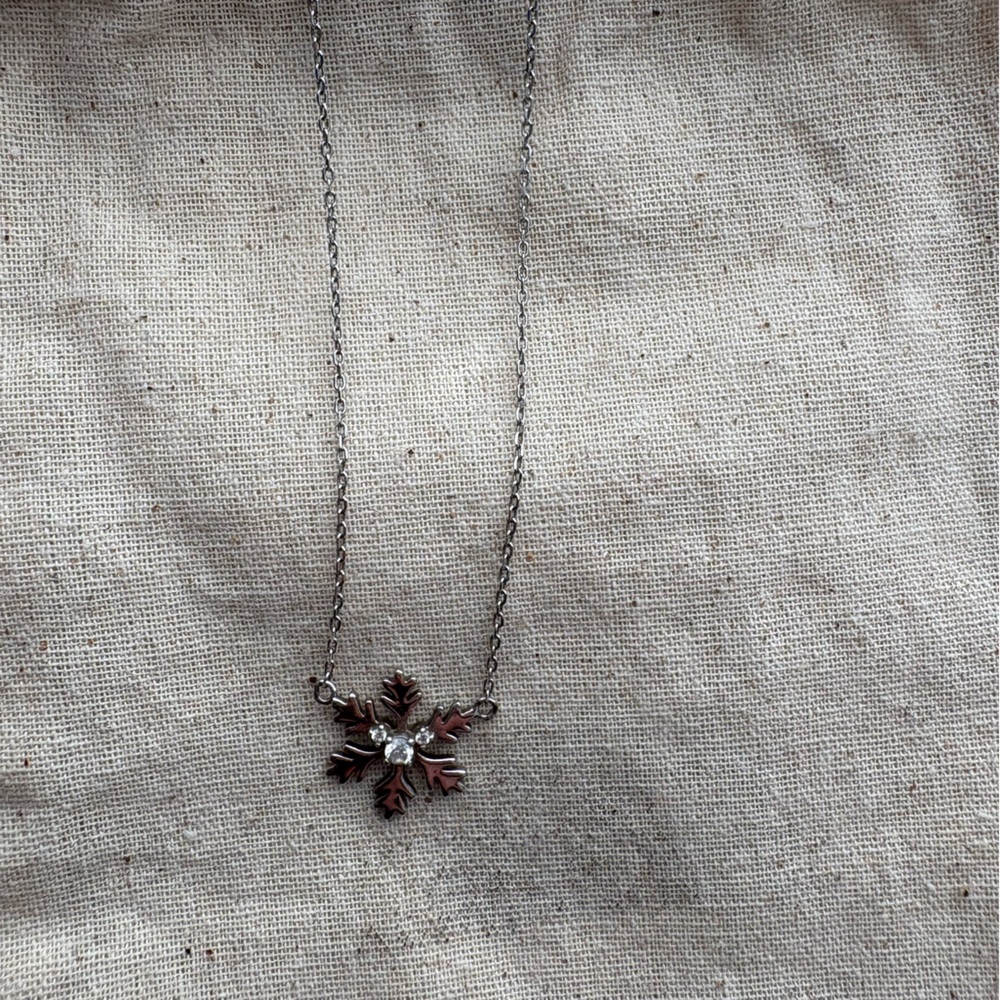 Fintastic Configuration Mickey Snowflake Silver Necklace ❄️